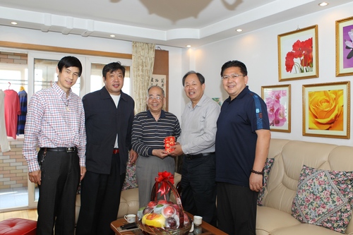 亲切慰问孙炳日副教授 亲切慰问孙炳日副教授