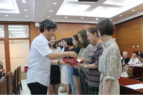 新闻-北京语言大学外国语学部2018届本科毕业生座谈会暨优秀毕业生表彰大会212 新闻-北京语言大学外国语学部2018届本科毕业生座谈会暨优秀毕业生表彰大会212