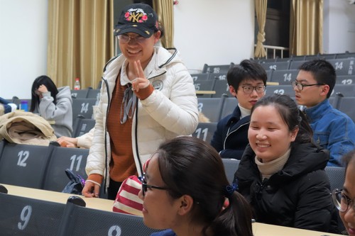 4同学向老师提问 4同学向老师提问