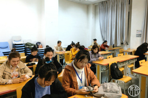 2面试者候场 2面试者候场