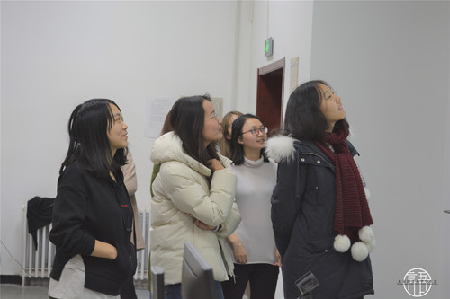 1选手们认真答题 1选手们认真答题