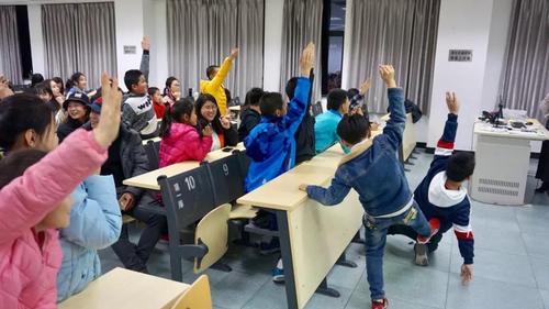 2孩子们积极参与活动 2孩子们积极参与活动