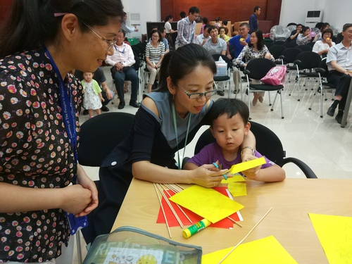 孔子学院教师授课图 (2) 孔子学院教师授课图 (2)