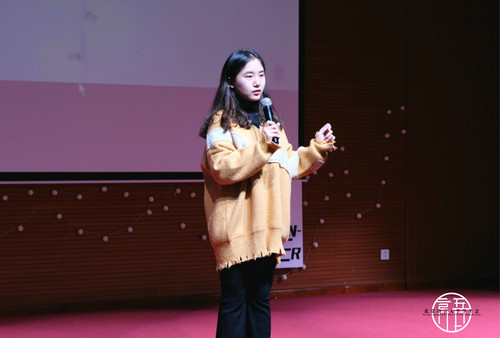 2选手进行演说 2选手进行演说