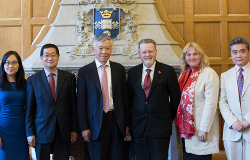 “中英校长对话”活动合影 “中英校长对话”活动合影