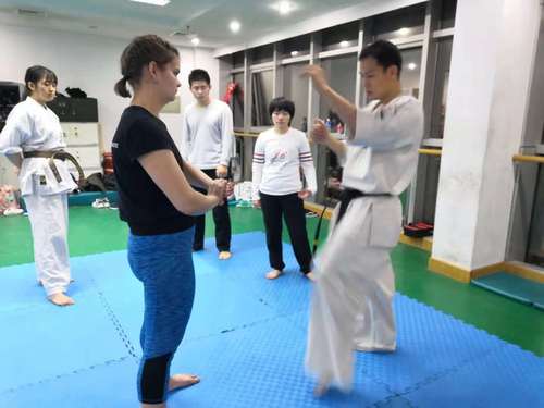 3.手部动作示范 3.手部动作示范