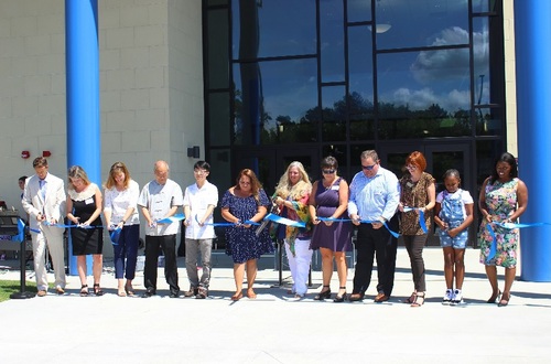 哥伦比亚各界人士参加剪彩仪式 哥伦比亚各界人士参加剪彩仪式