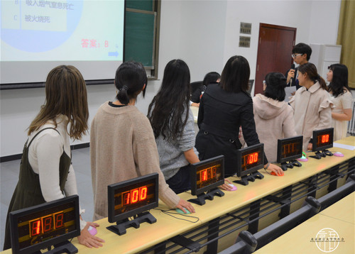 4紧张的抢答环节 4紧张的抢答环节