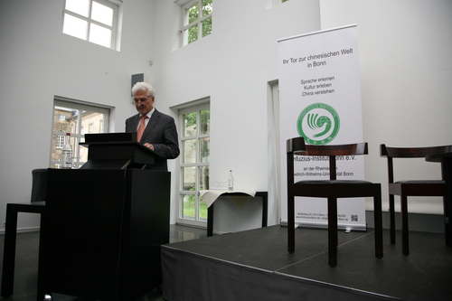 图2-德国驻华大使史丹泽博士发言 图2-德国驻华大使史丹泽博士发言