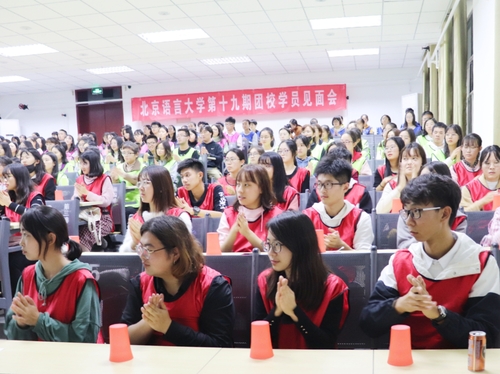 4团校学员认真学习 4团校学员认真学习