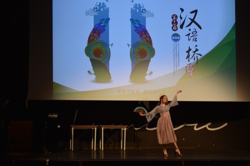 茱莉亚扇子舞表演 茱莉亚扇子舞表演