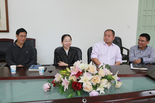 程娟书记对黄玮副院长一行表示欢迎 程娟书记对黄玮副院长一行表示欢迎