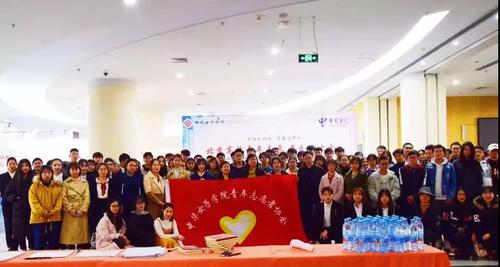 3与会代表合影留念 3与会代表合影留念