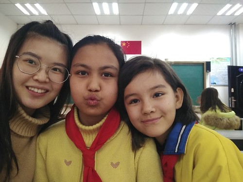 杨锦华和阿依妮尕尔、热孜亚小朋友1 杨锦华和阿依妮尕尔、热孜亚小朋友1